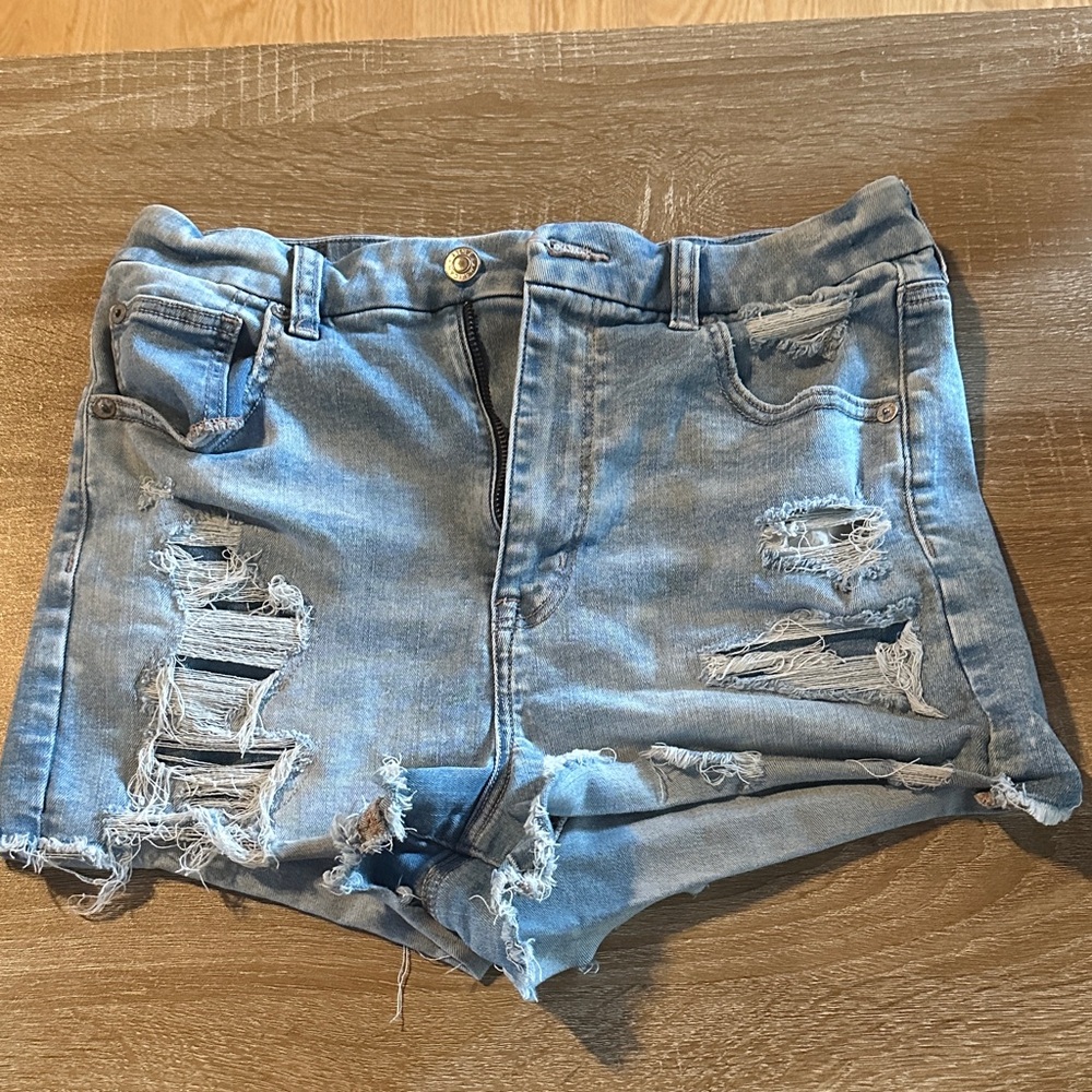 American Eagle 1977 Curvy Hi-Rise Shortie | Distressed Light Wash | Size 8